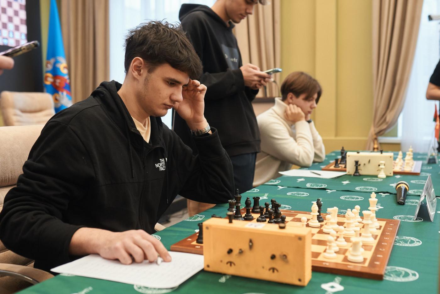Шах и мат! В БНТУ прошел сеанс одновременной игры с мастерами спорта по шахматам